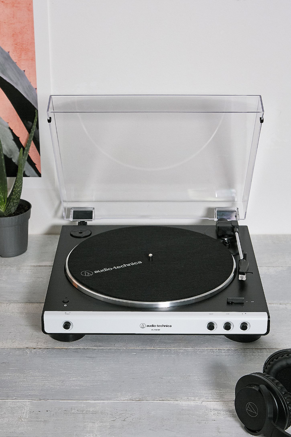 13.Audio-Technica LP60BK-BT audi technica bluetooth record player