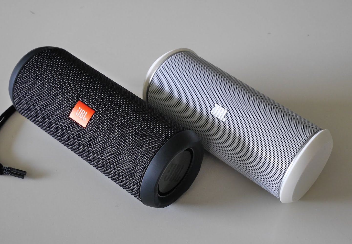 img3 JBL Flip 3 Splashproof Portable Stereo Bluetooth Speaker