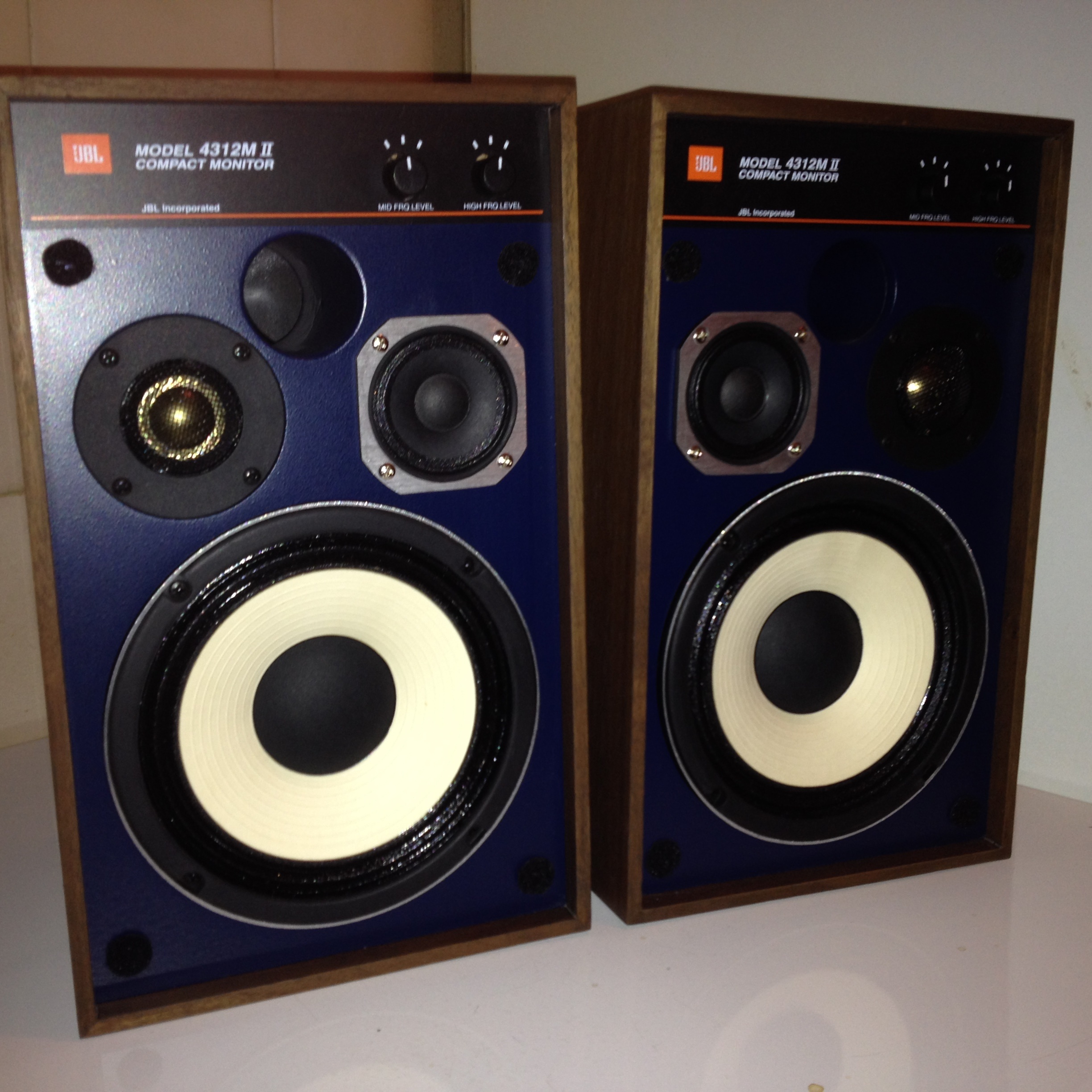 JBL 4312